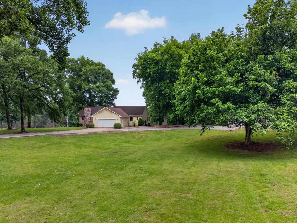 85 Boone Drive Cadiz KY 42211