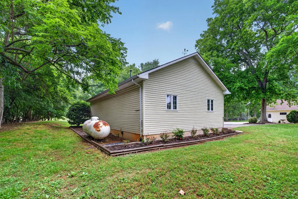 85 Boone Drive Cadiz KY 42211