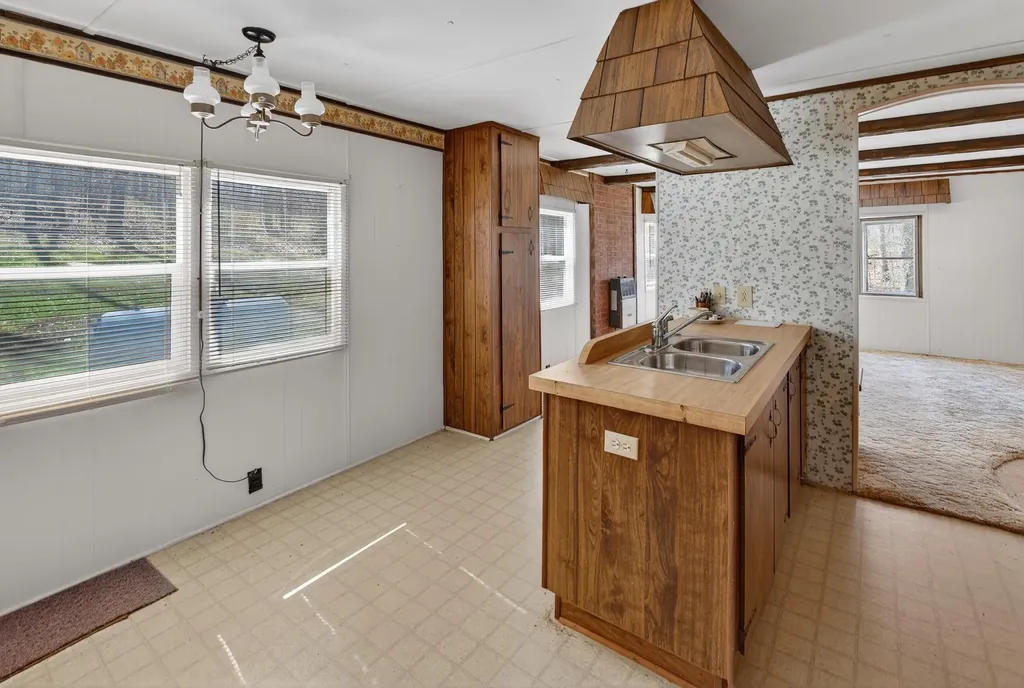 2526 Axel Creek Road Salem KY 42078