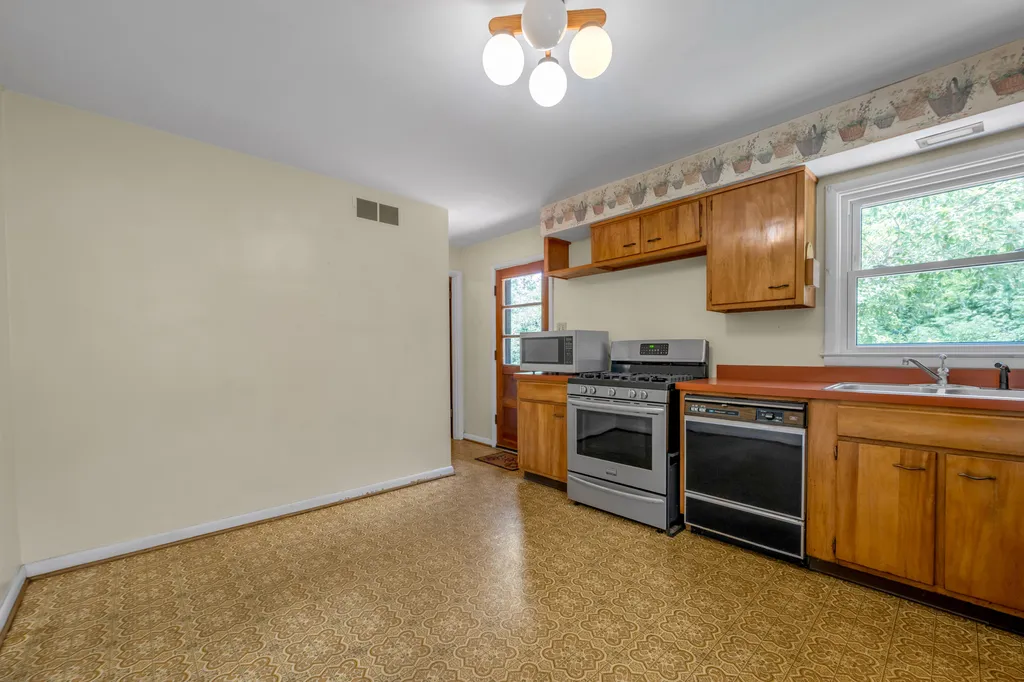209 E Lowry Lane Lexington KY 40503