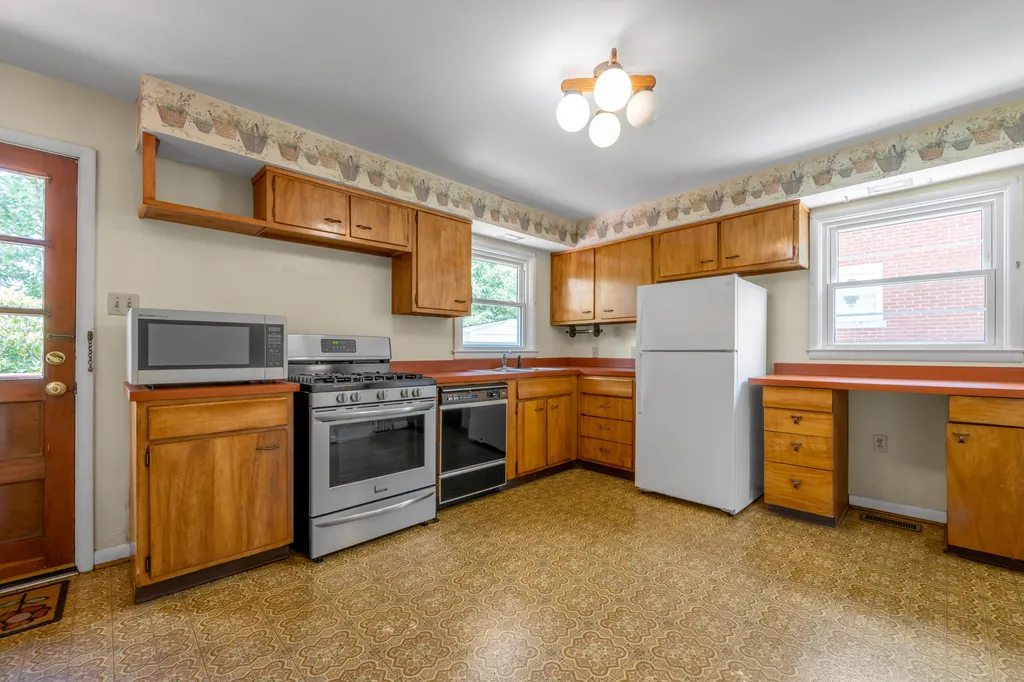 209 E Lowry Lane Lexington KY 40503