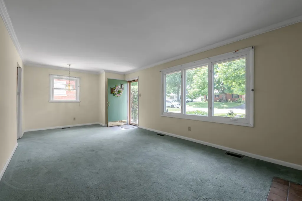 209 E Lowry Lane Lexington KY 40503