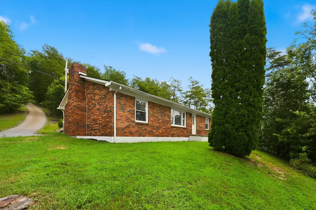 104 Crouch Lane Irvine KY 40336
