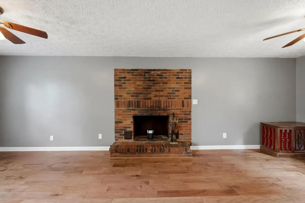 104 Crouch Lane Irvine KY 40336
