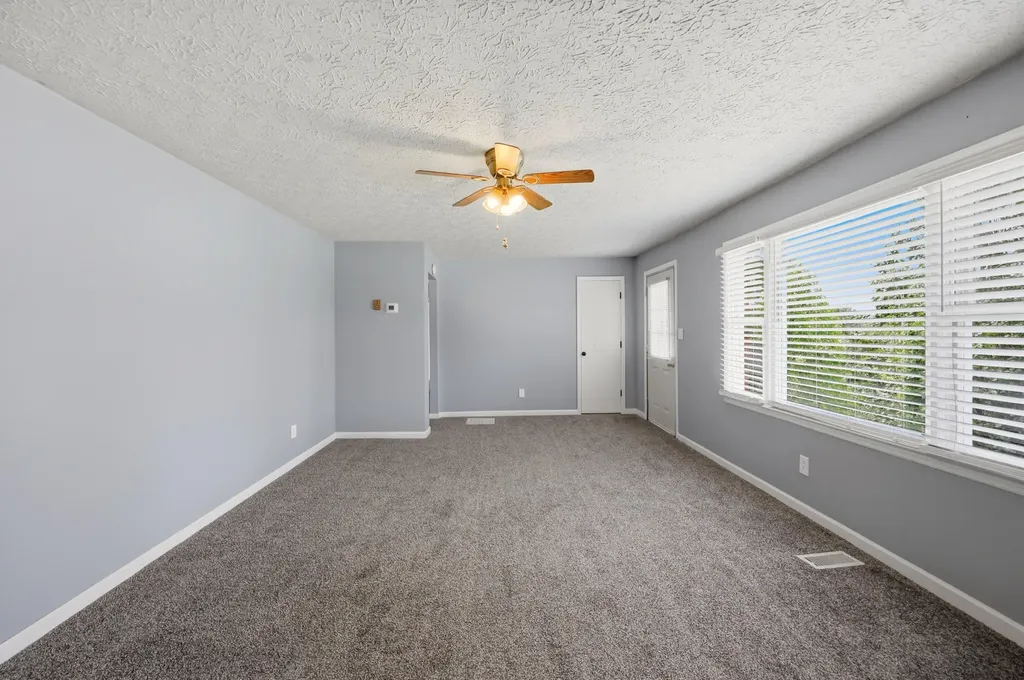 104 Crouch Lane Irvine KY 40336