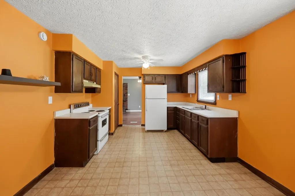 104 Crouch Lane Irvine KY 40336
