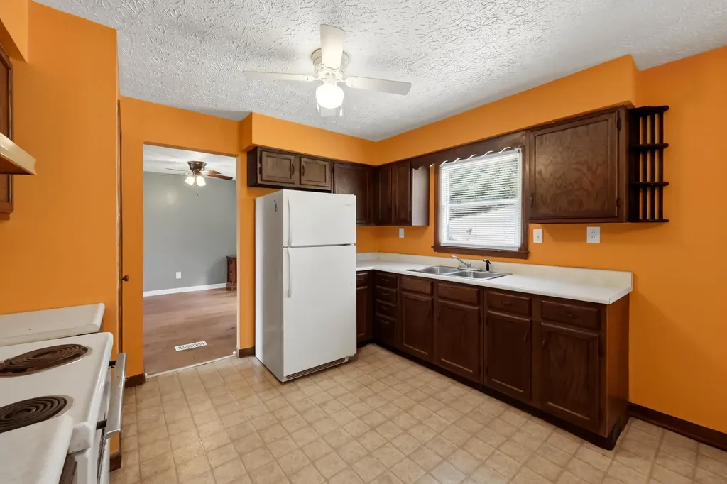 104 Crouch Lane Irvine KY 40336