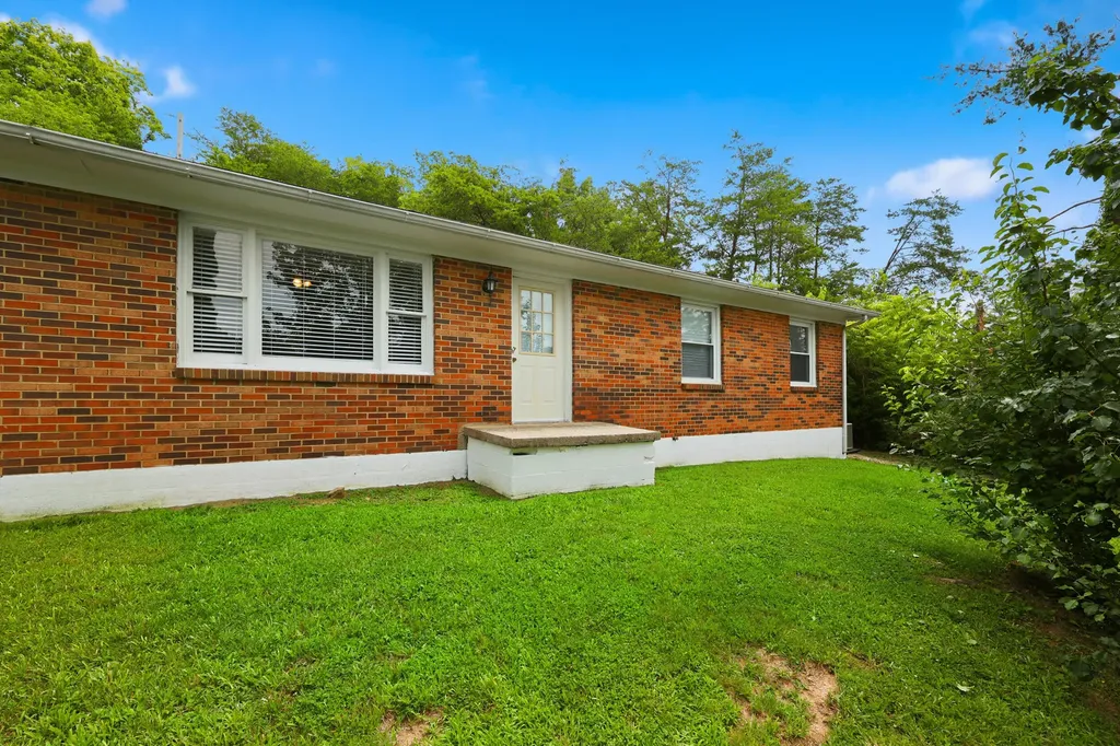 104 Crouch Lane Irvine KY 40336