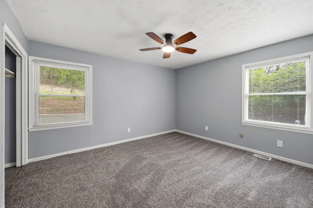 104 Crouch Lane Irvine KY 40336