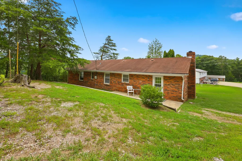 104 Crouch Lane Irvine KY 40336