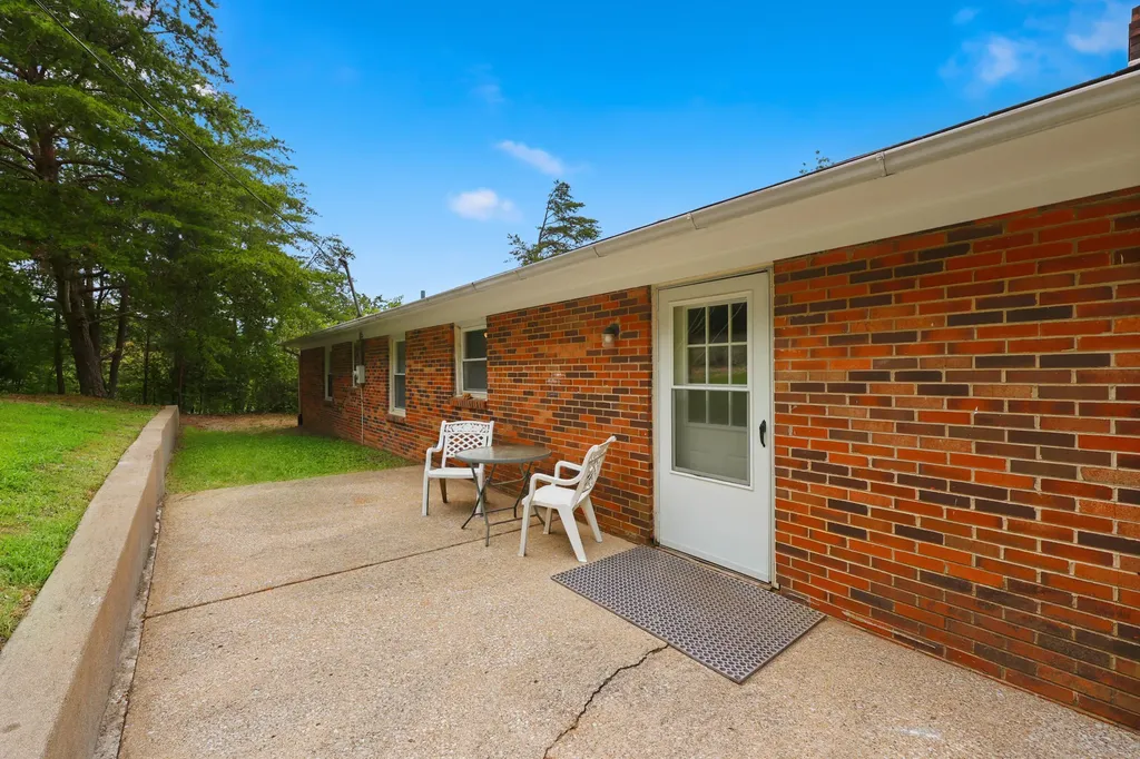 104 Crouch Lane Irvine KY 40336