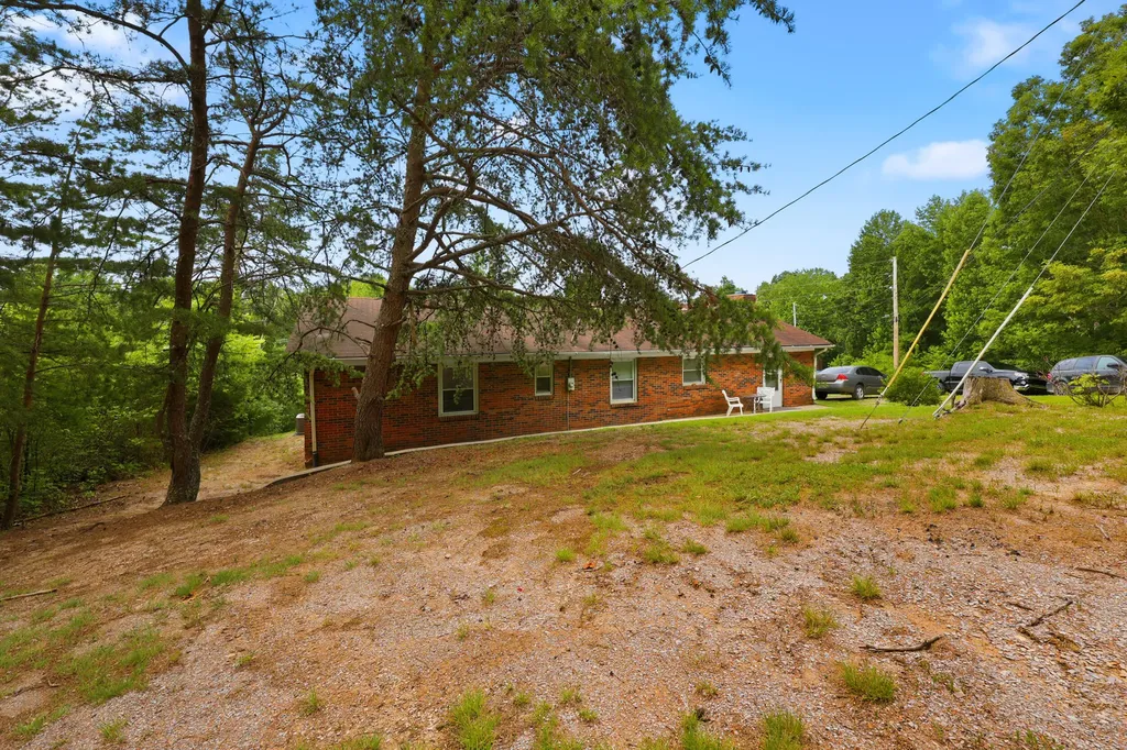 104 Crouch Lane Irvine KY 40336