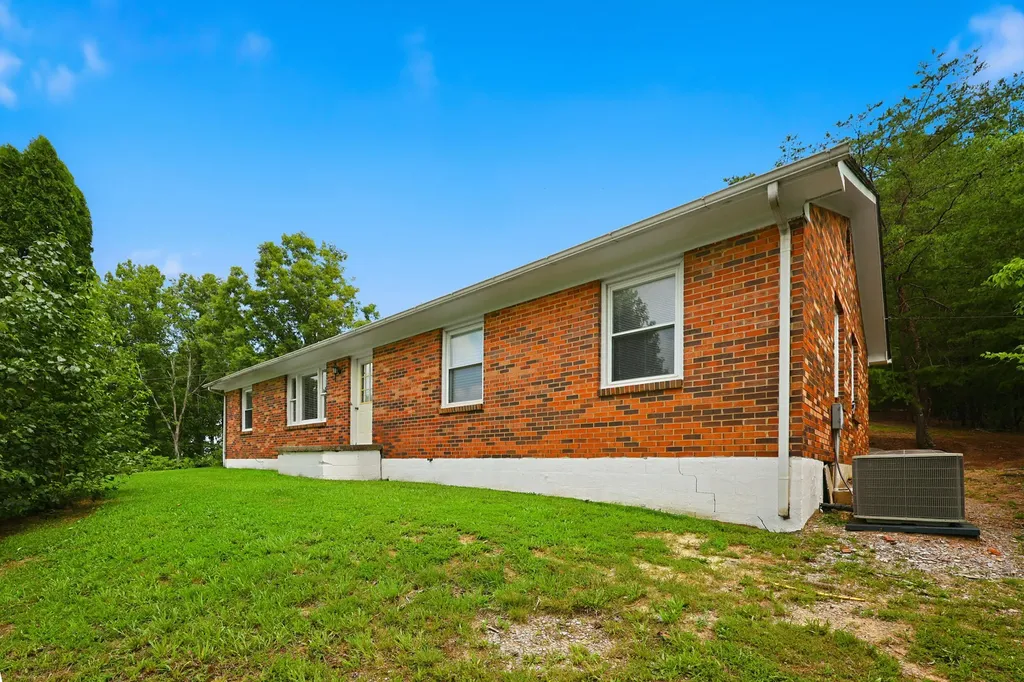104 Crouch Lane Irvine KY 40336