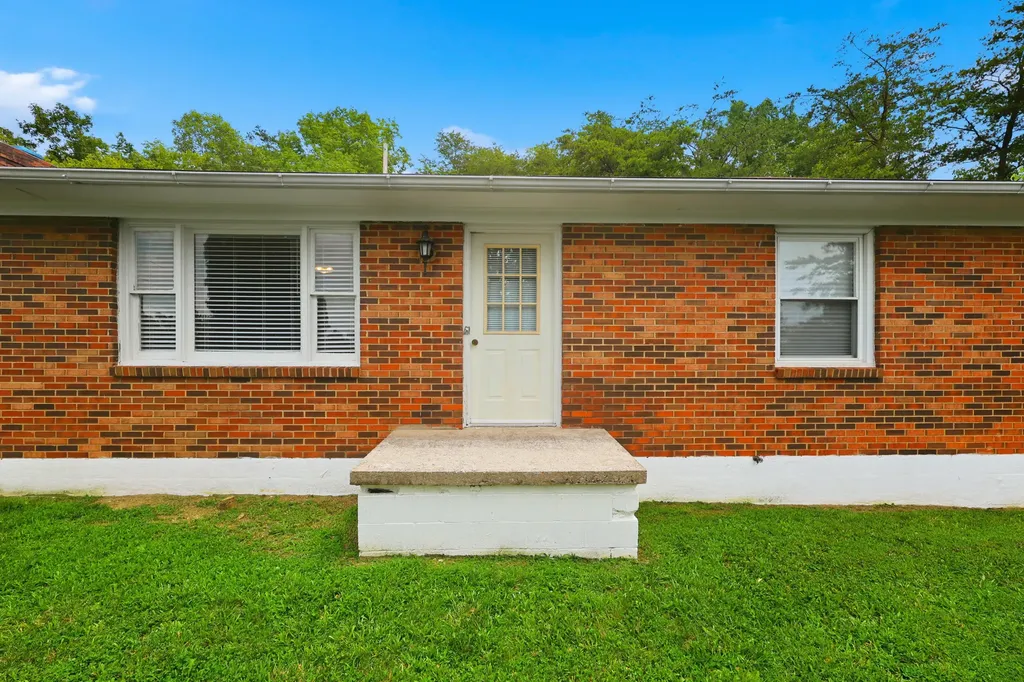 104 Crouch Lane Irvine KY 40336