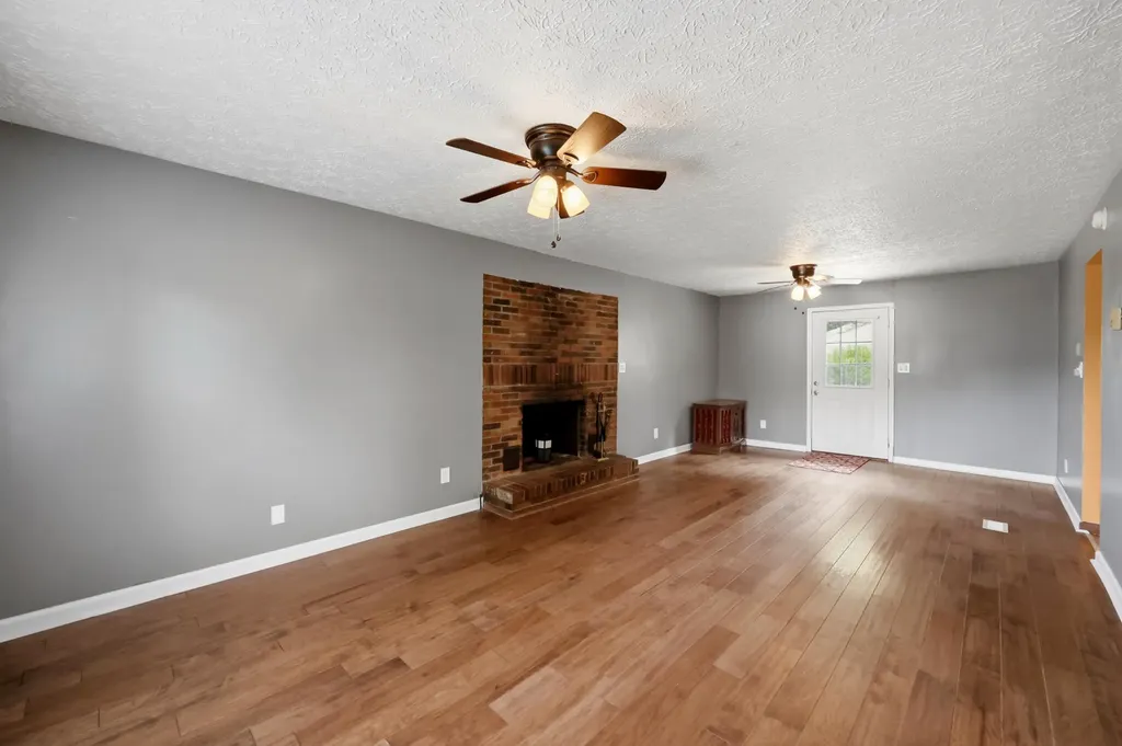 104 Crouch Lane Irvine KY 40336