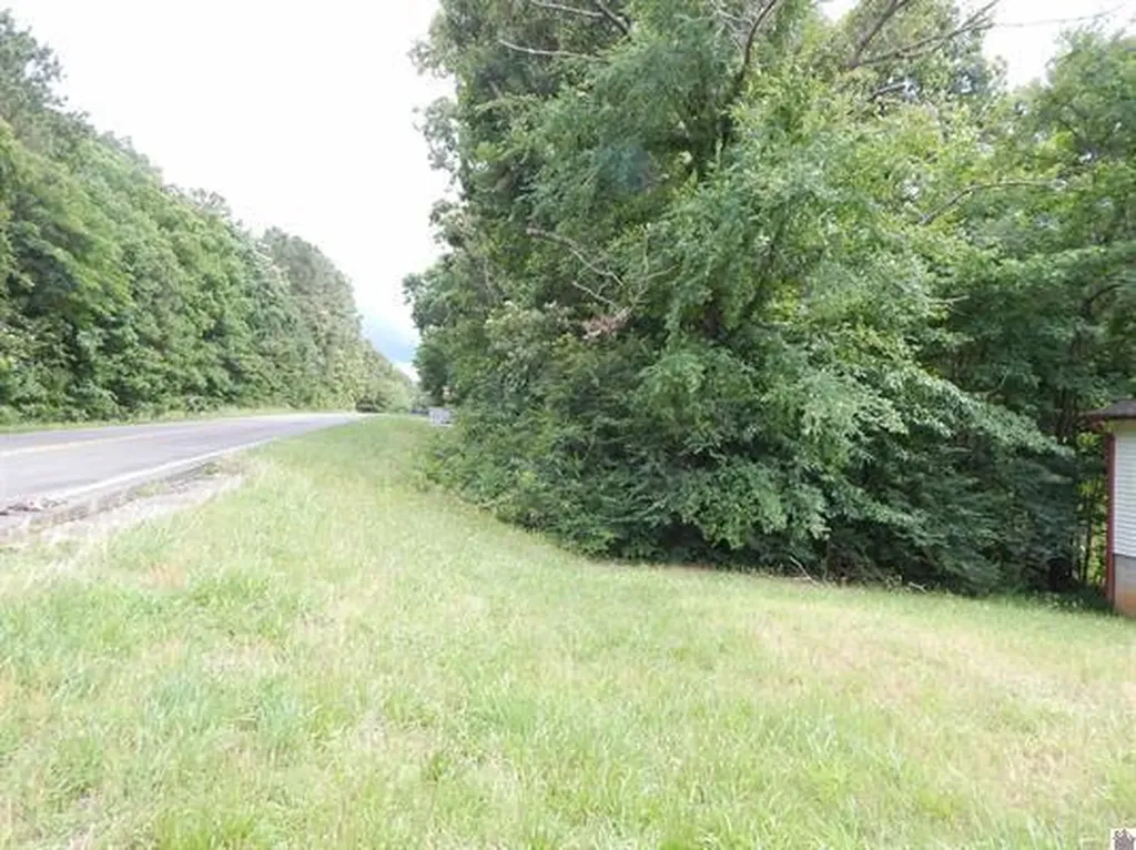 11250 E 68 Highway Benton KY 42025
