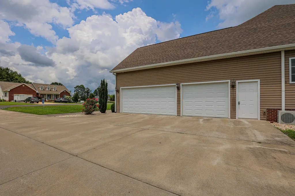 157 Alben Drive Benton KY 42025