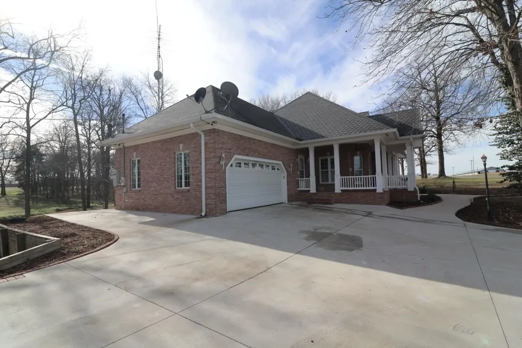 2933 Trace Creek Church Road Mayfield KY 42066