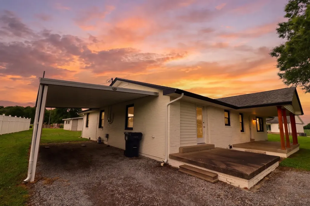 2614 Kentucky 121 South Murray KY 42071