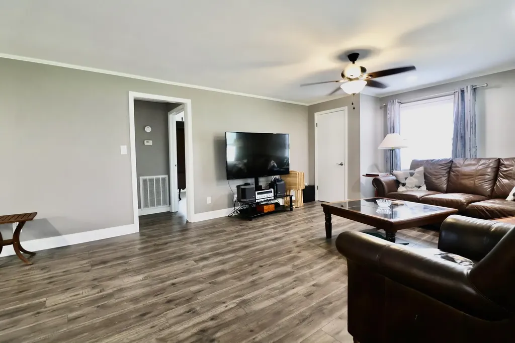 2614 Kentucky 121 South Murray KY 42071