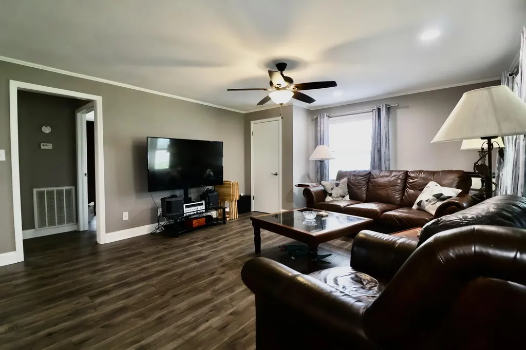 2614 Kentucky 121 South Murray KY 42071