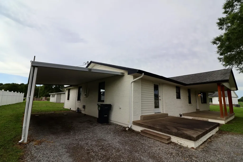 2614 Kentucky 121 South Murray KY 42071