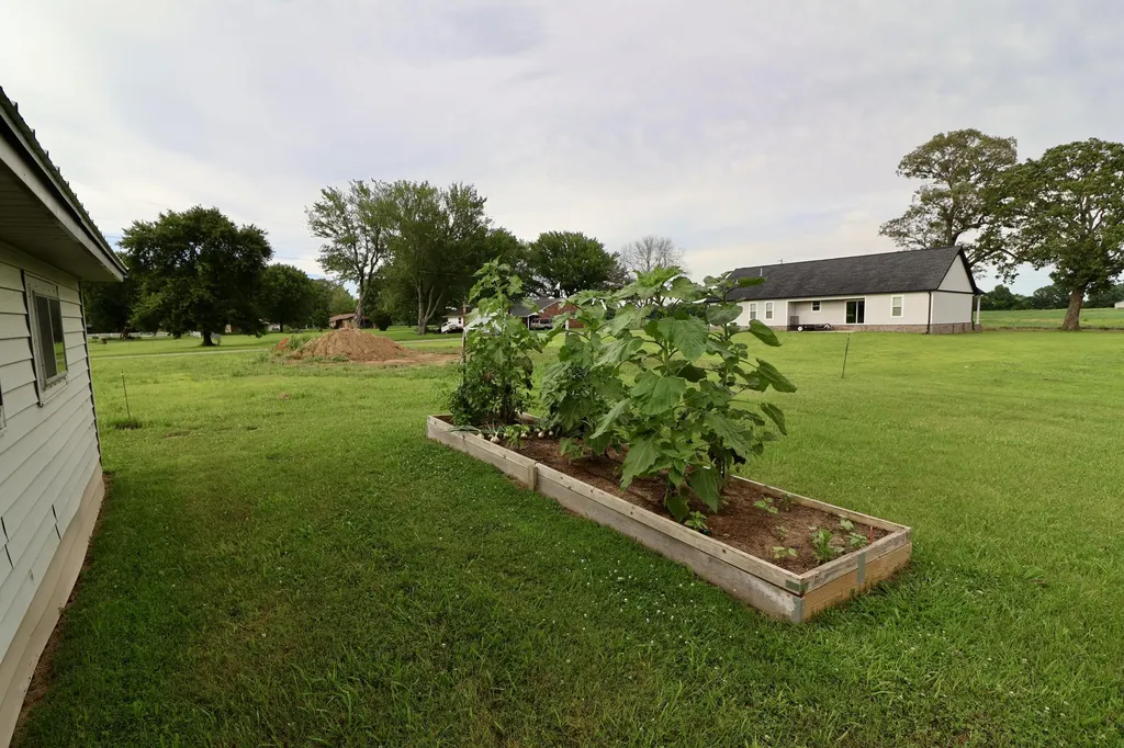 2614 Kentucky 121 South Murray KY 42071