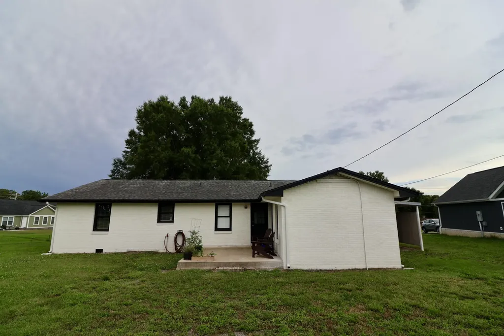 2614 Kentucky 121 South Murray KY 42071