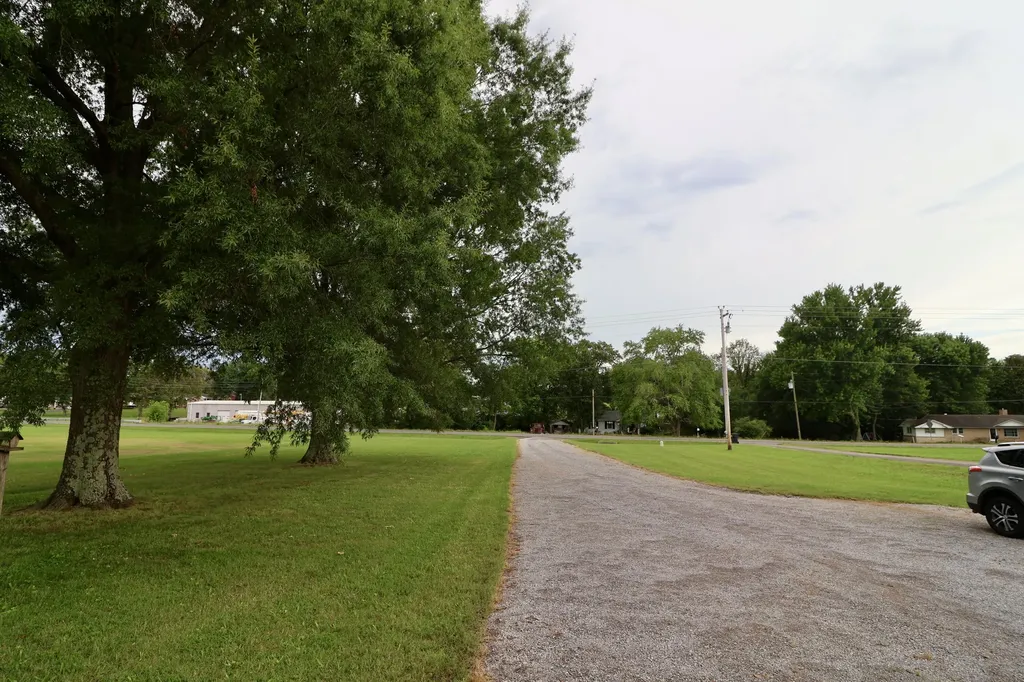 2614 Kentucky 121 South Murray KY 42071