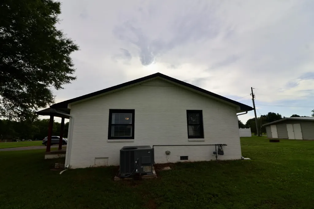 2614 Kentucky 121 South Murray KY 42071