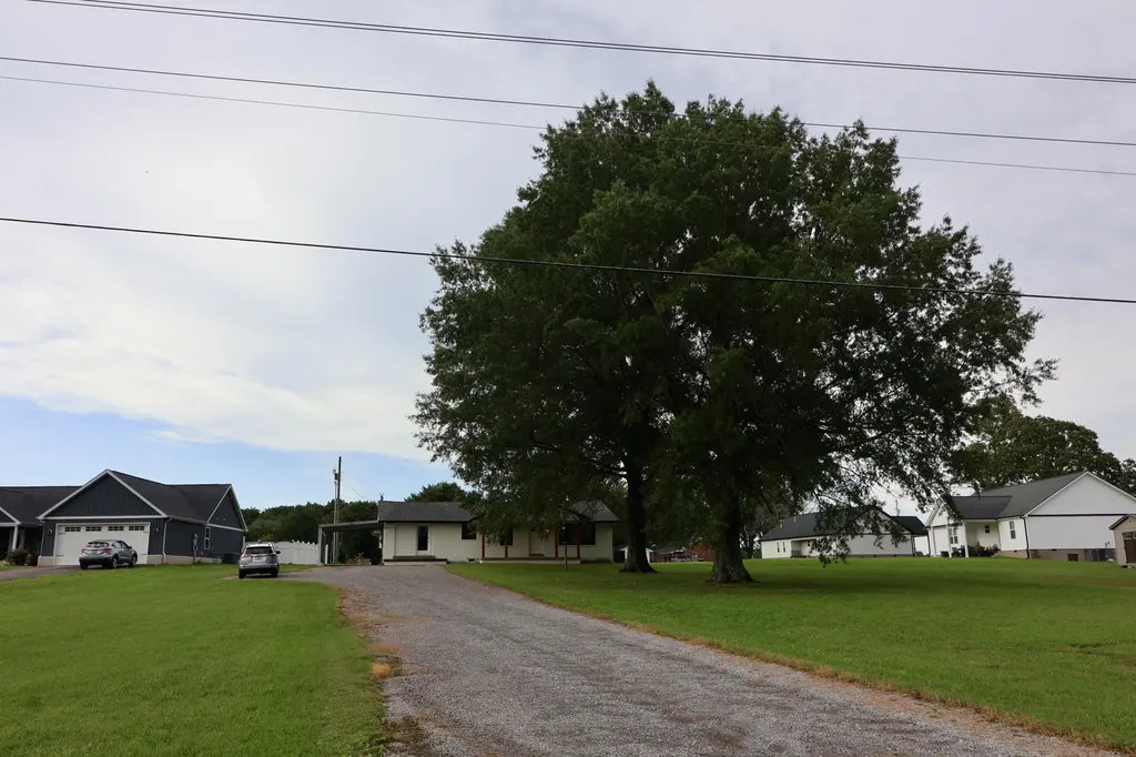 2614 Kentucky 121 South Murray KY 42071