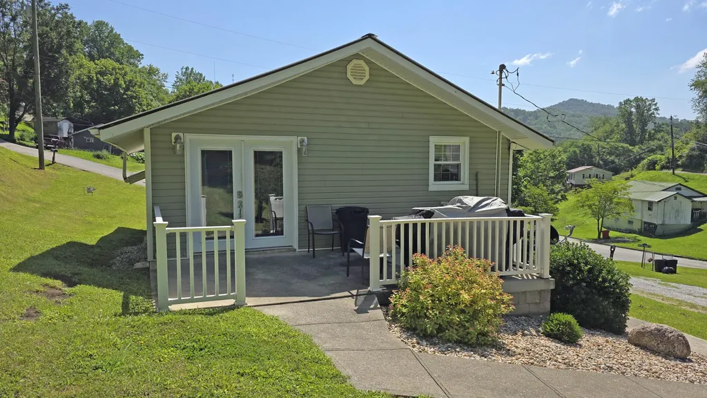 15 Water Tower Road Manchester KY 40962