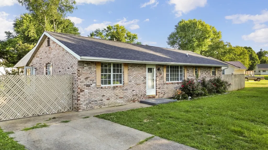 300 Oak Grove Lane Somerset KY 42501