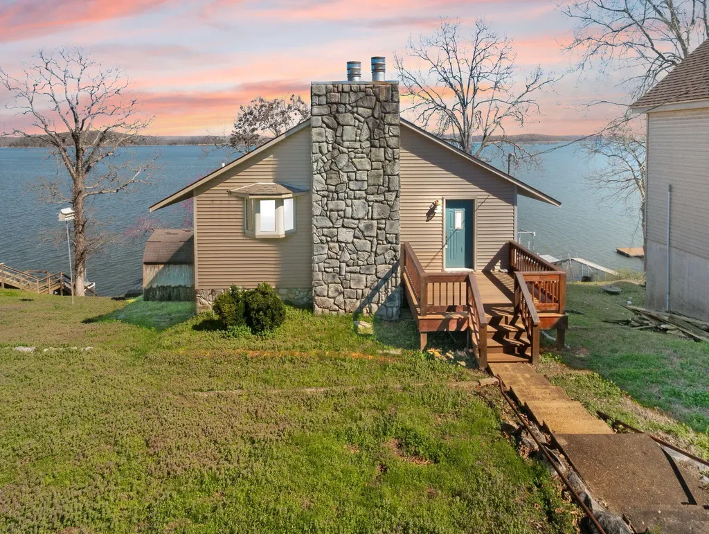 62 Lakeshore Drive New Concord KY 42076