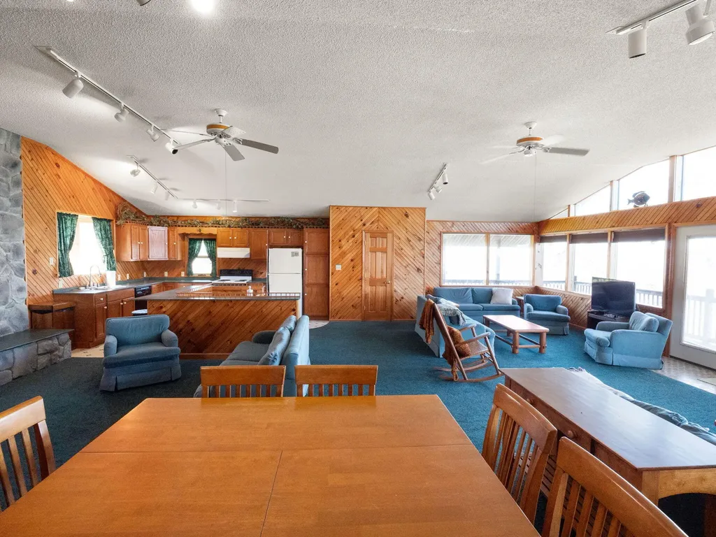 62 Lakeshore Drive New Concord KY 42076
