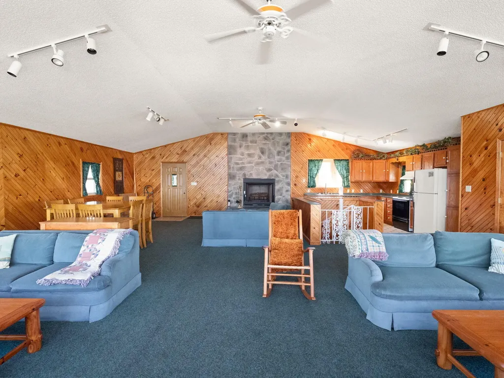 62 Lakeshore Drive New Concord KY 42076