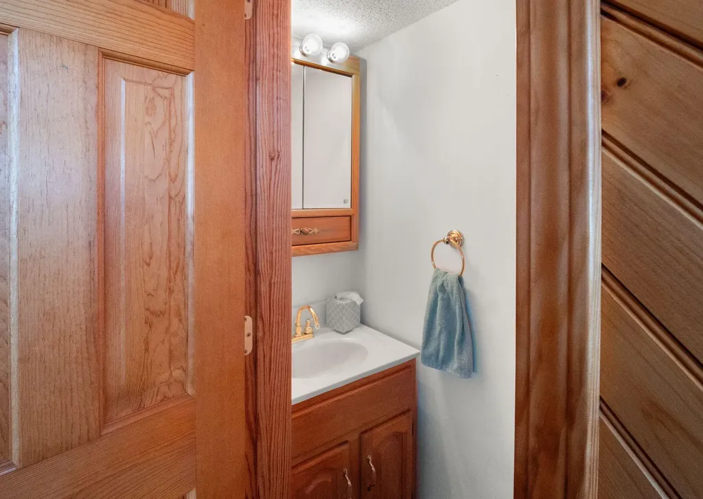 62 Lakeshore Drive New Concord KY 42076