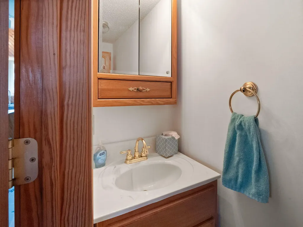62 Lakeshore Drive New Concord KY 42076