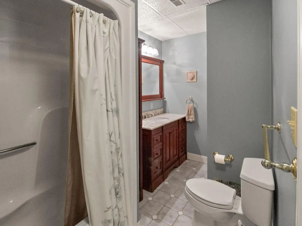 62 Lakeshore Drive New Concord KY 42076