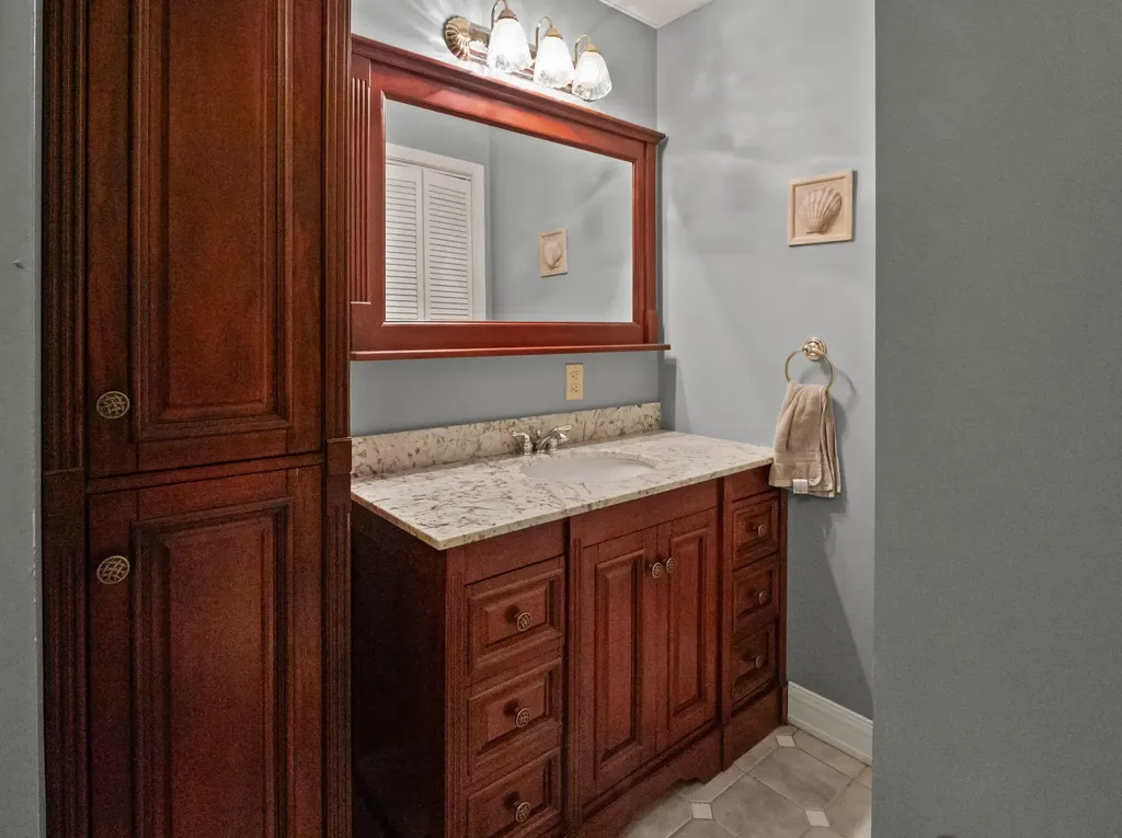 62 Lakeshore Drive New Concord KY 42076