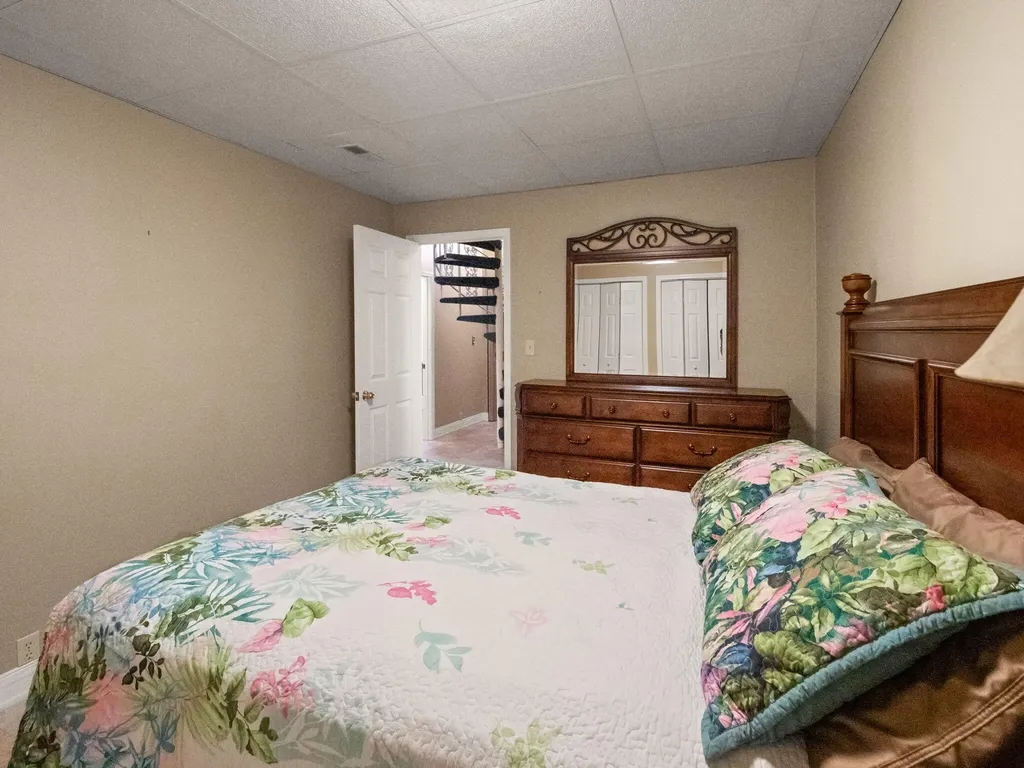 62 Lakeshore Drive New Concord KY 42076