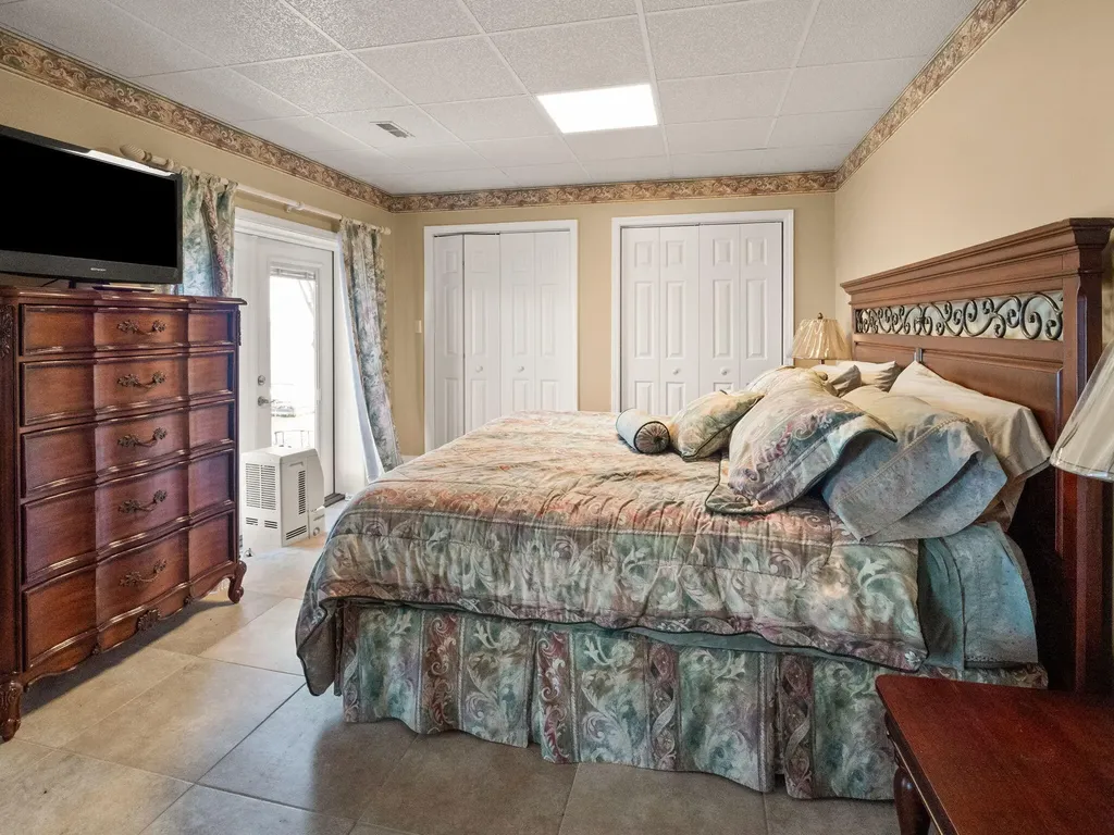 62 Lakeshore Drive New Concord KY 42076