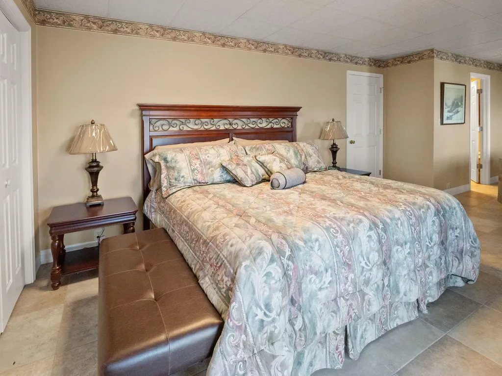 62 Lakeshore Drive New Concord KY 42076