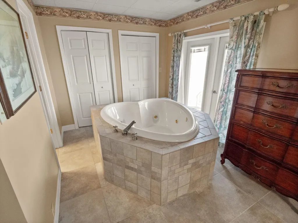 62 Lakeshore Drive New Concord KY 42076