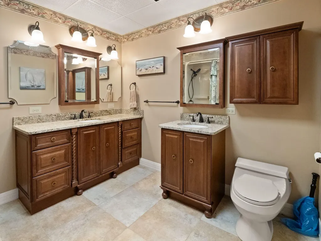 62 Lakeshore Drive New Concord KY 42076