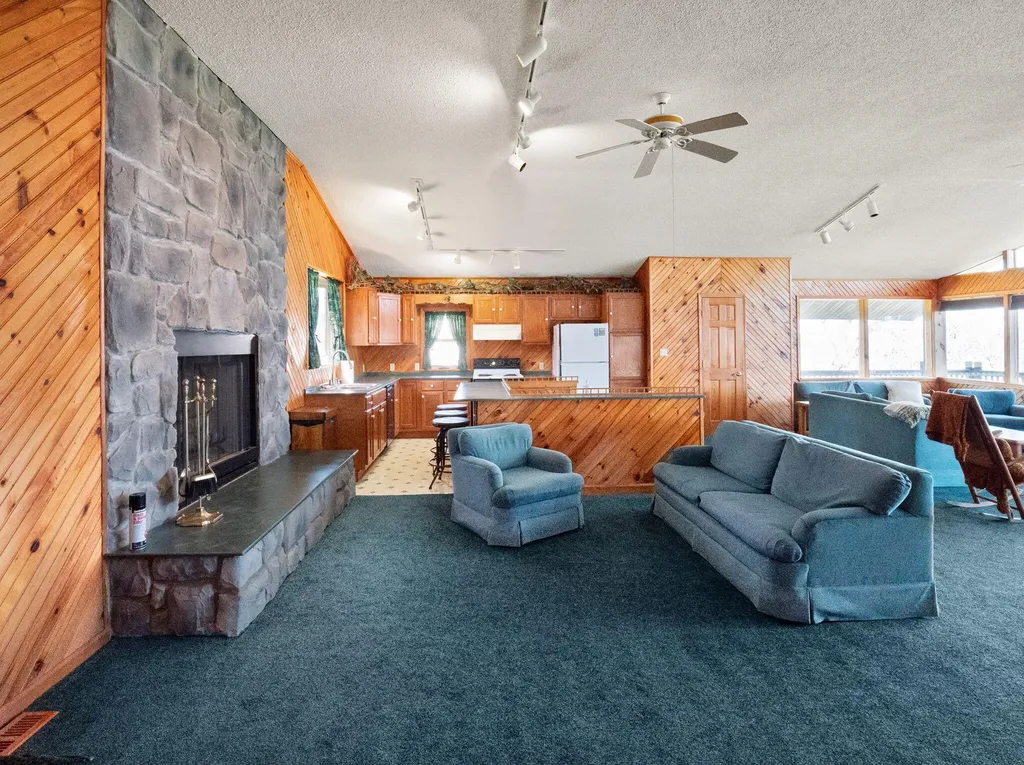 62 Lakeshore Drive New Concord KY 42076