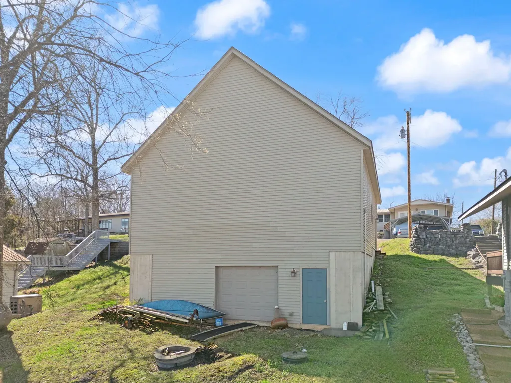62 Lakeshore Drive New Concord KY 42076