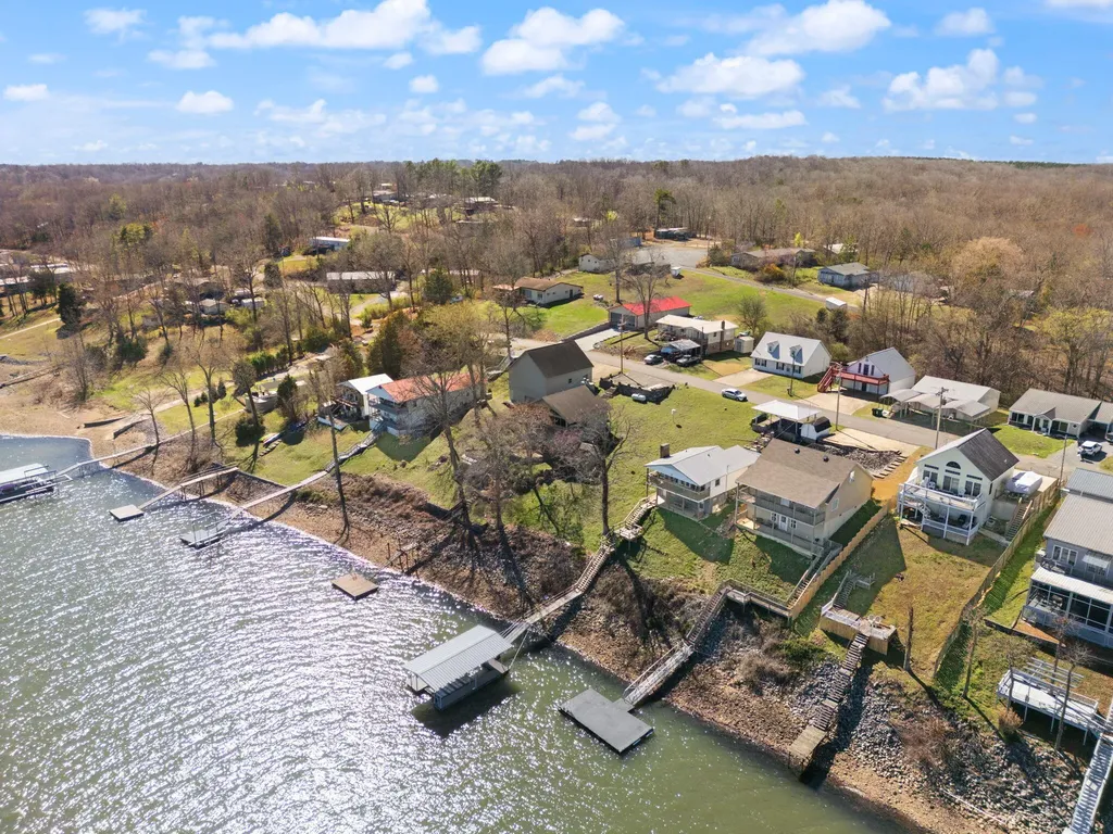 62 Lakeshore Drive New Concord KY 42076