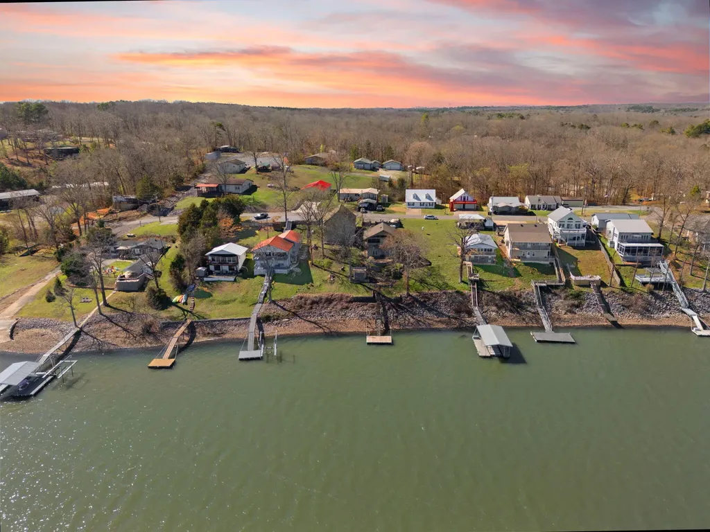62 Lakeshore Drive New Concord KY 42076