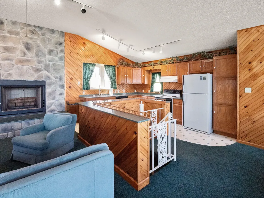 62 Lakeshore Drive New Concord KY 42076